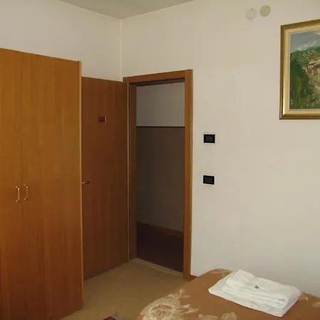 Oasi Hotel *