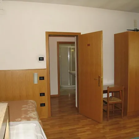 Oasi Hotel *