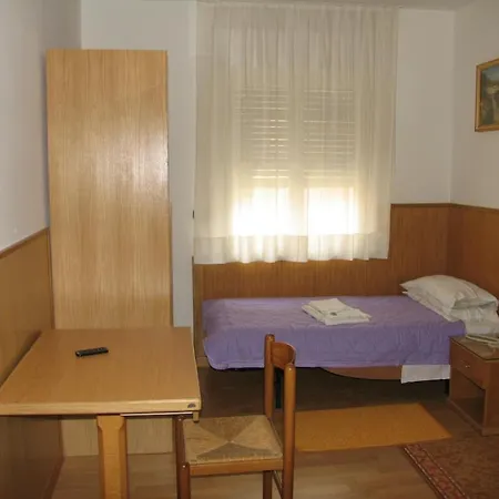 Oasi Hotel *