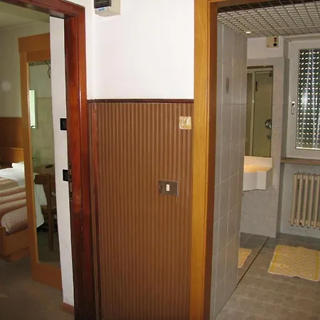 Oasi Hotel *